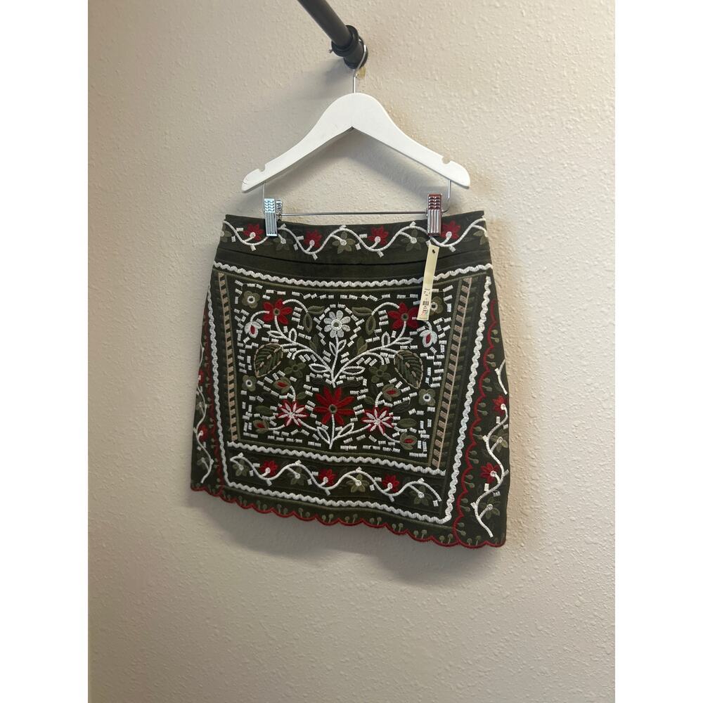 NWT Francesca’s Mi Ami Olive Green Floral Embroidered skirt size Small MSRP $54